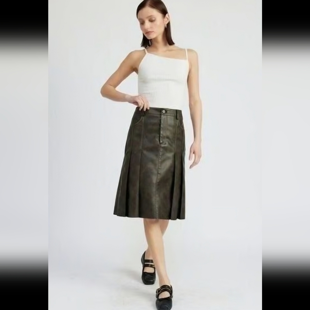 EN SAISON Drew Vegan Leather Pleated Midi Skirt. Rustic Brown. Size Small